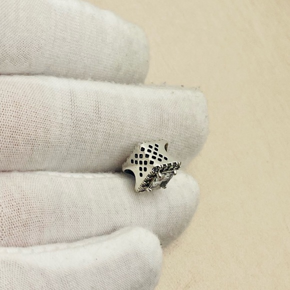 EUC Pandora 796206CZ Sterling Silver Geometric Radiance Charm w/ Clear Zirconia - Picture 6 of 8